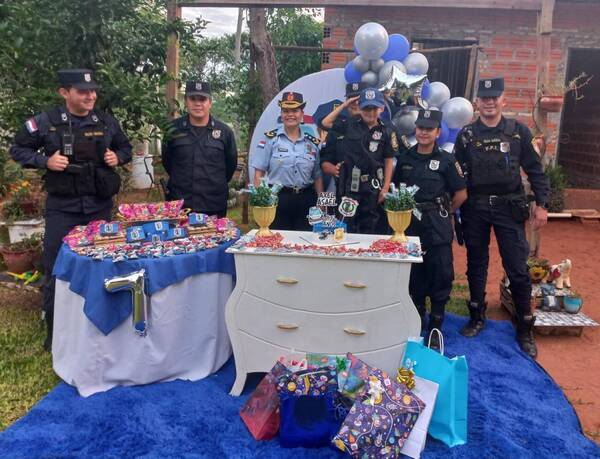 ¡Qué ídolo! Niño festejó su cumple con temática de la policía