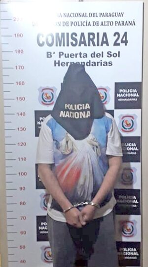 Violento sujeto quema las ropas de su pareja e hijo tras pelea - La Clave
