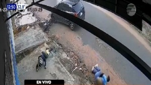 Choque frontal entre automovilista y motociclista - Noticias Paraguay