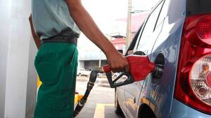 No habrá suba de precio de combustible hasta junio, dice Peña