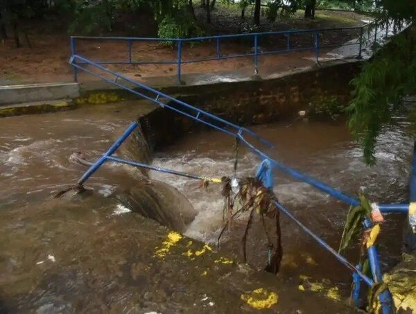 Fiscalía imputa a intendente de Luque por muerte de dos mujeres arrastradas por raudal · Radio Monumental 1080 AM