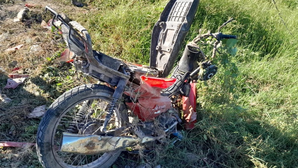 Una mujer fallecida y dos niñas graves tras brutal choque - Noticiero Paraguay