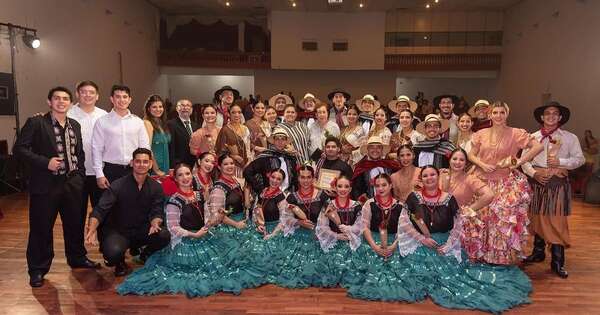 La Nación / Paraguay Rekove, elenco que lleva danza paraguaya al mundo recibe reconocimiento