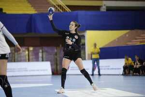 La handbolista paraguaya Sabrina Fiore es campeona en Kosovo - La Tribuna