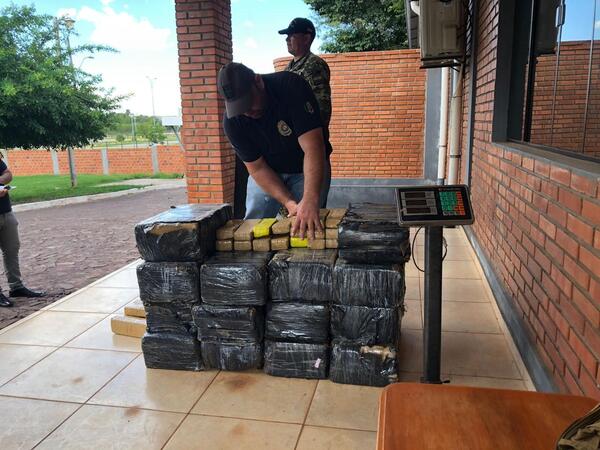 Incautaron más de 200 kilos de marihuana a orillas del río Paraná en Salto del Guairá - Megacadena - Diario Digital