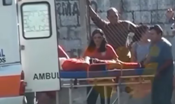 (VIDEO). Pelotero muere tras chocar contra un muro en pleno partido