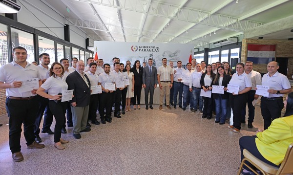 Gobierno entrega becas para maestría en saneamiento urbano a funcionarios del MOPC y Essap - ADN Digital