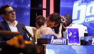 Daniel Vuyk le robó un beso a Lali González - Teleshow