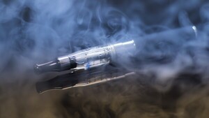 Vapeo frecuente en adolescentes aumenta los niveles de uranio y plomo en la orina