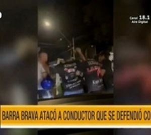 Salvajes hinchas atacaron a un conductor y se defendió con machete - Paraguay.com
