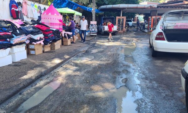 Cloaca a cielo abierto espanta a trabajadores y turistas a metros del puente de la Amistad – Diario TNPRESS