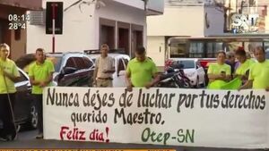Docentes se manifiestan frente al MEC - SNT