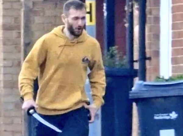 Un hombre armado con una espada asesinó a un niño e hirió a otras cuatro personas en Londres