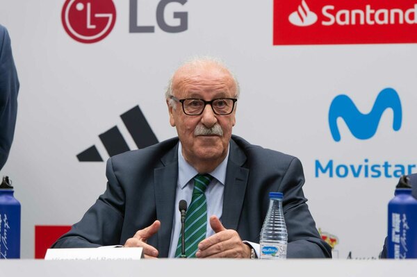 Versus / Del Bosque, campeón del mundo en 2010, tutelará la Federación española