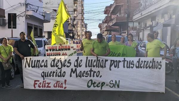 Docentes se manifiestan por mejoras educativas - El Independiente