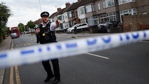 Un niño de 13 años muere por el ataque con espada en Londres