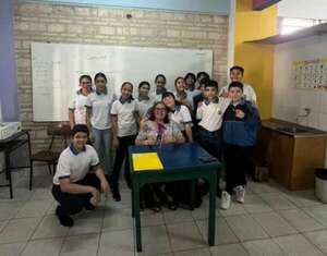 Día del maestro: el secreto de una docente que enseñó a cerca de cinco mil alumnos en 38 años - Gente - ABC Color
