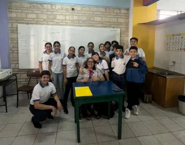 Día del maestro: el secreto de una docente que enseñó a cerca de cinco mil alumnos en 38 años - Gente - ABC Color