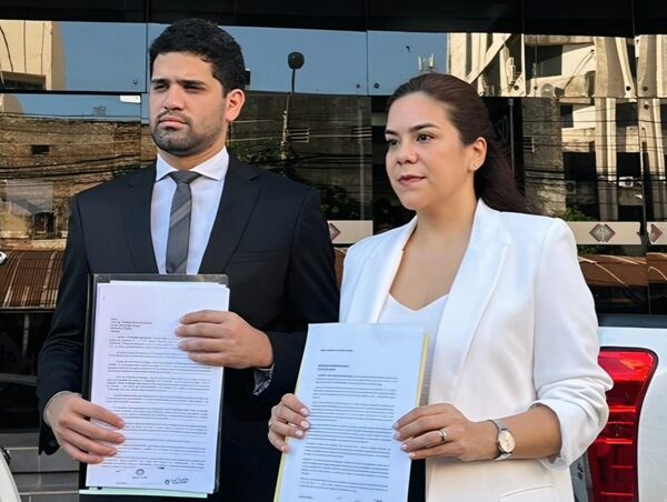 Diputados denuncian intento de implicarlos en delitos como estrategia para perseguir opositores · Radio Monumental 1080 AM