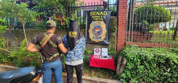 Detienen a presunto vendedor de drogas frente a universidad privada en Encarnación - Policiales - ABC Color