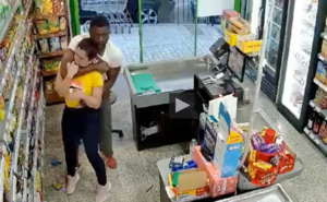 (VIDEO)Paraguaya fue atacada en una tienda de España por un africano