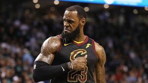 LeBron se enfoca en su familia y no responde a pregunta sobre futuro