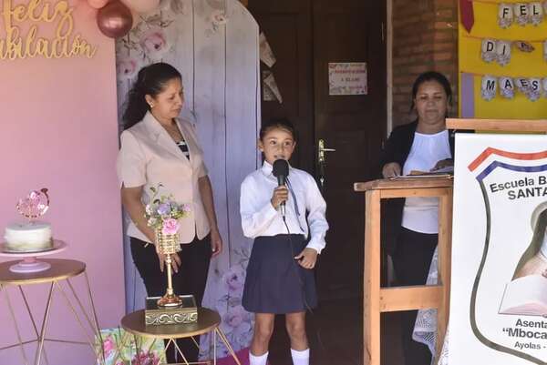 Docente se jubila y se despide de su institución - Nacionales - ABC Color