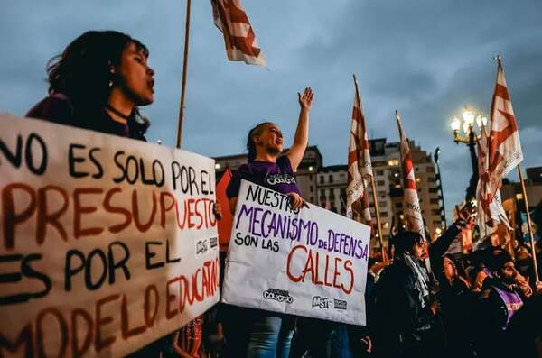 Anuncian megaparo de transporte aéreo, terrestre y marítimo en rechazo al paquete fiscal de Milei - Mundo - ABC Color