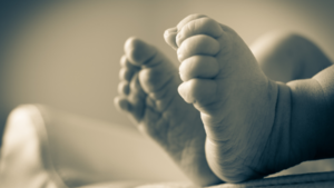 Bebé muere por broncoaspiración en CDE: sus padres serían adictos - trece
