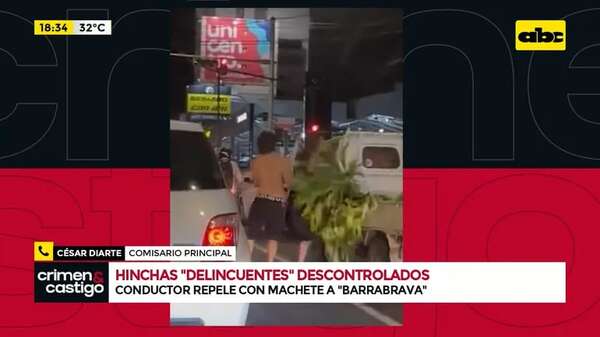 Video: conductor repele a machetazos a hinchas de Olimpia tras ser atacado - Crimen y castigo - ABC Color