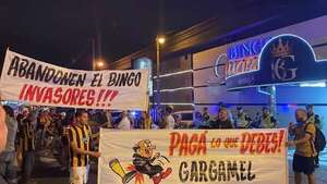 Hinchas de Guaraní se manifiestan contra Yamil Esgaib por conflicto judicial - Nacionales - ABC Color