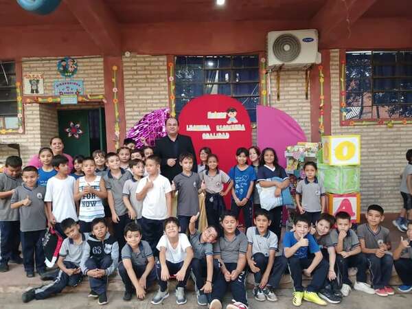 Día del maestro: tiene publicado seis libros, y todas sus obras las dedica a los niños, jóvenes, y maestros - Nacionales - ABC Color