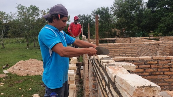 Trabajadores celebran su día en medio de precariedades y alta informalidad - Noticias Paraguay