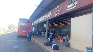 Durante feriado largo hubo muchos viajeros en la terminal del km 9 de CDE - La Clave