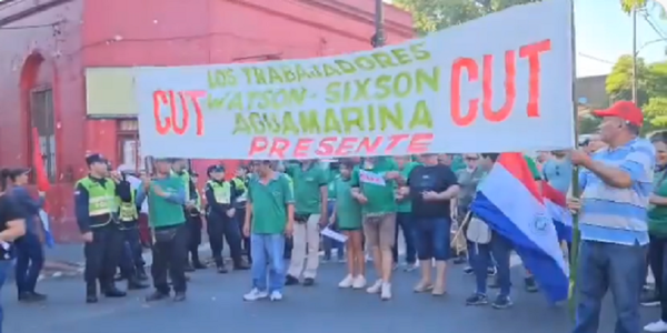 Críticas contra el gobierno durante marcha por día del Trabajador