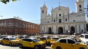 Taxistas exigen seguridad jurídica ante avance de plataformas de viajes