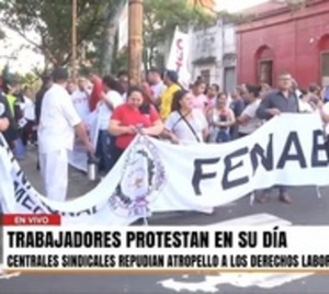 Trabajadores marchan en su día contra atropellos a sus derechos - Paraguay.com