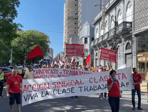 Sindicatos marchan exigiendo mejores condiciones laborales y el respeto de derechos · Radio Monumental 1080 AM