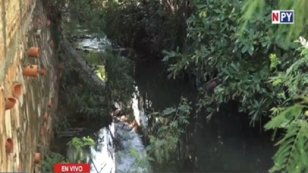 Arroyo Mburicao sin vallas de protección - Noticias Paraguay