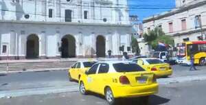 Taxistas se manifiestan ante “precariedad” y denuncian aparente favoritismo hacia plataformas - Nacionales - ABC Color