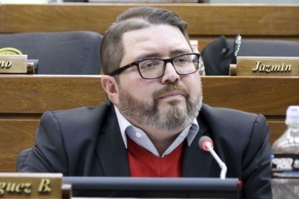 Diputado Rodríguez defiende nepotismo en el Congreso
