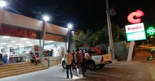 Diario HOY | Asaltó 8 tiendas Biggie, y cayó ‘por culpa’ de su costosa zapatilla y un tatuaje