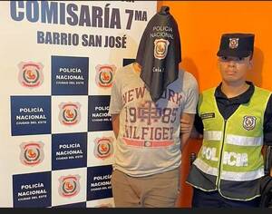 ¿Tenía mucha sed? Lo cacharon robando bebidas de la cantina de una cancha