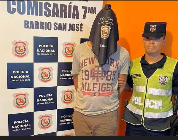 ¿Tenía mucha sed? Lo cacharon robando bebidas de la cantina de una cancha