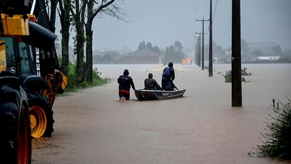 Al menos 10 muertos y 21 desaparecidos por lluvias en el sur de Brasil