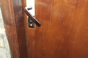 Hurtan pistola de policía