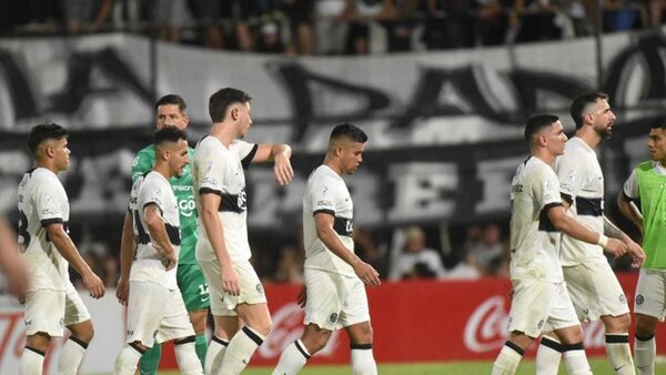 Scavone: “Adentro de la cancha parecemos unos señoritones”