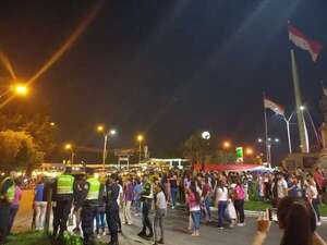 Manifestación en Coronel Oviedo: exigen captura de supuestos violadores seriales   - Nacionales - ABC Color