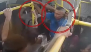 (VIDEO). “Descuidistas” omumu jeyma y atacan en los colectivos “hacinados”