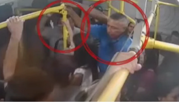 (VIDEO). “Descuidistas” omumu jeyma y atacan en los colectivos “hacinados”
